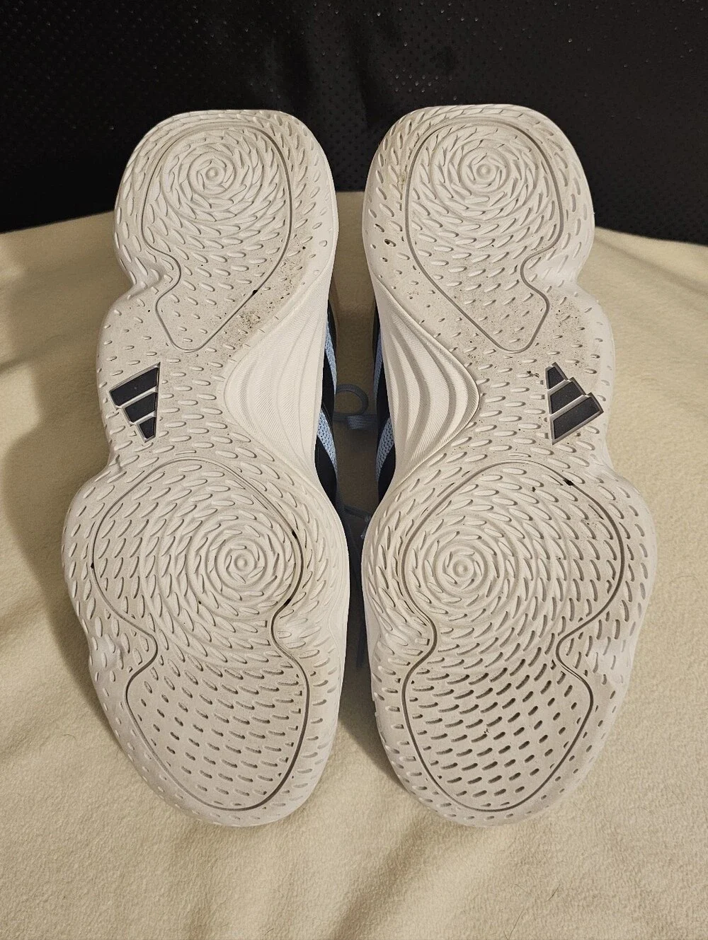 WORN ONCE EXELLENT LIKE NEW! ADIDAS Wmns Court Stabil Athletic Snikers SZ 9.5